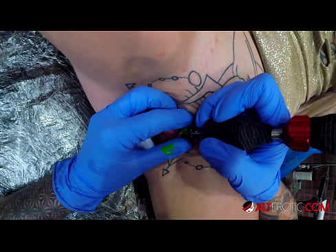 ❤️ Ekstremt tatoveret hottie Sully Savage fik en tatovering på sin klitoris Super sex at da.pornsos-com.ru ❌️